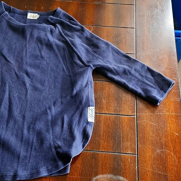Crew Neck Navy Jumper with Side Slits - Picture 3 of 3